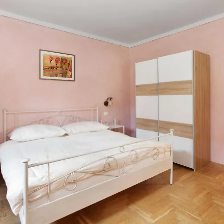 Palachina Antishova By Interhome *