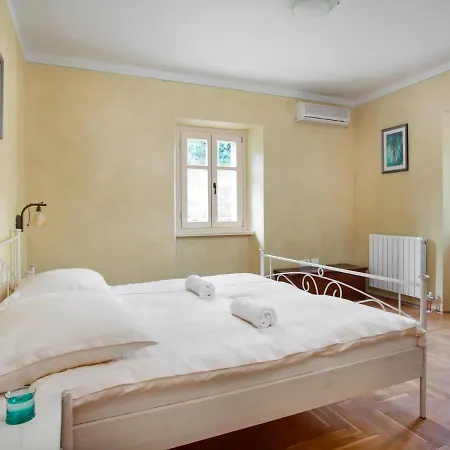 Сasa de vacaciones Palachina Antishova By Interhome